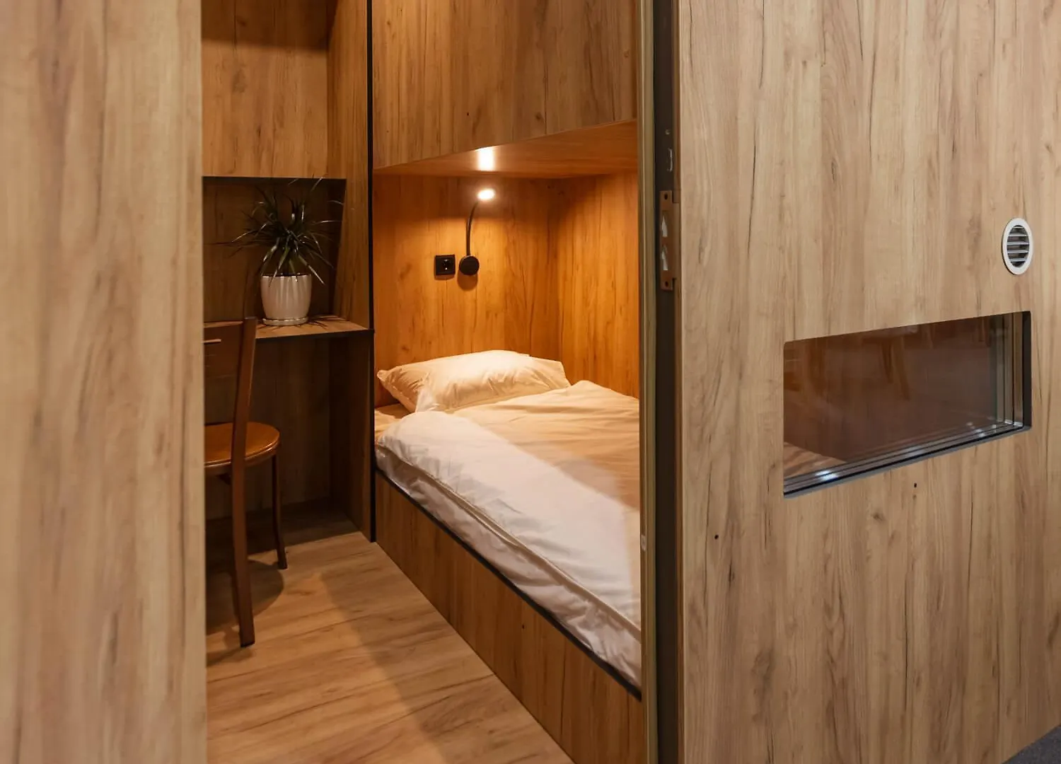 Luxhostel24 Varsovia Polonia
